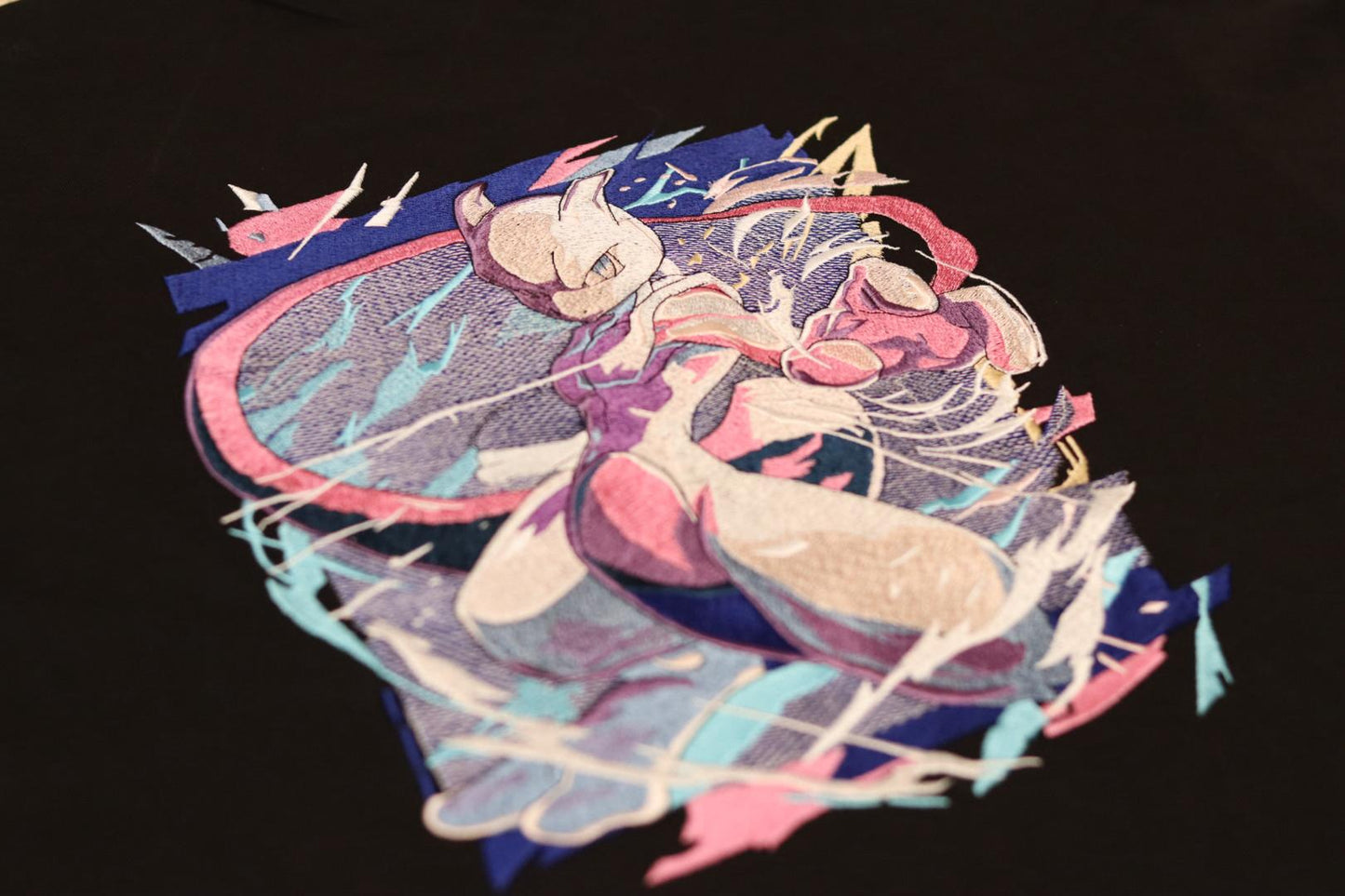 Mewtwo Embroidery T-shirt